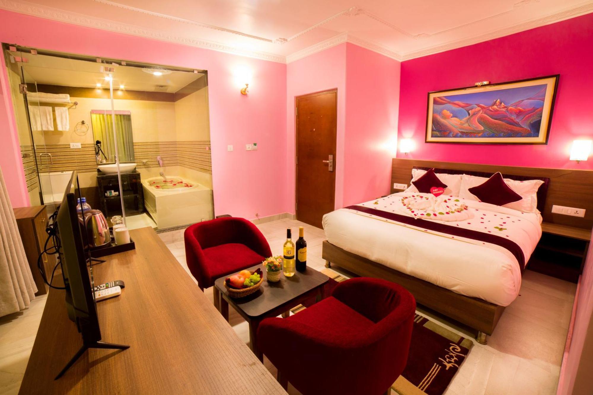 Hotel Task International Pokhara Exteriör bild