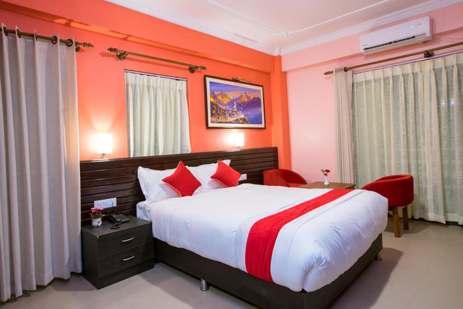 Hotel Task International Pokhara Exteriör bild